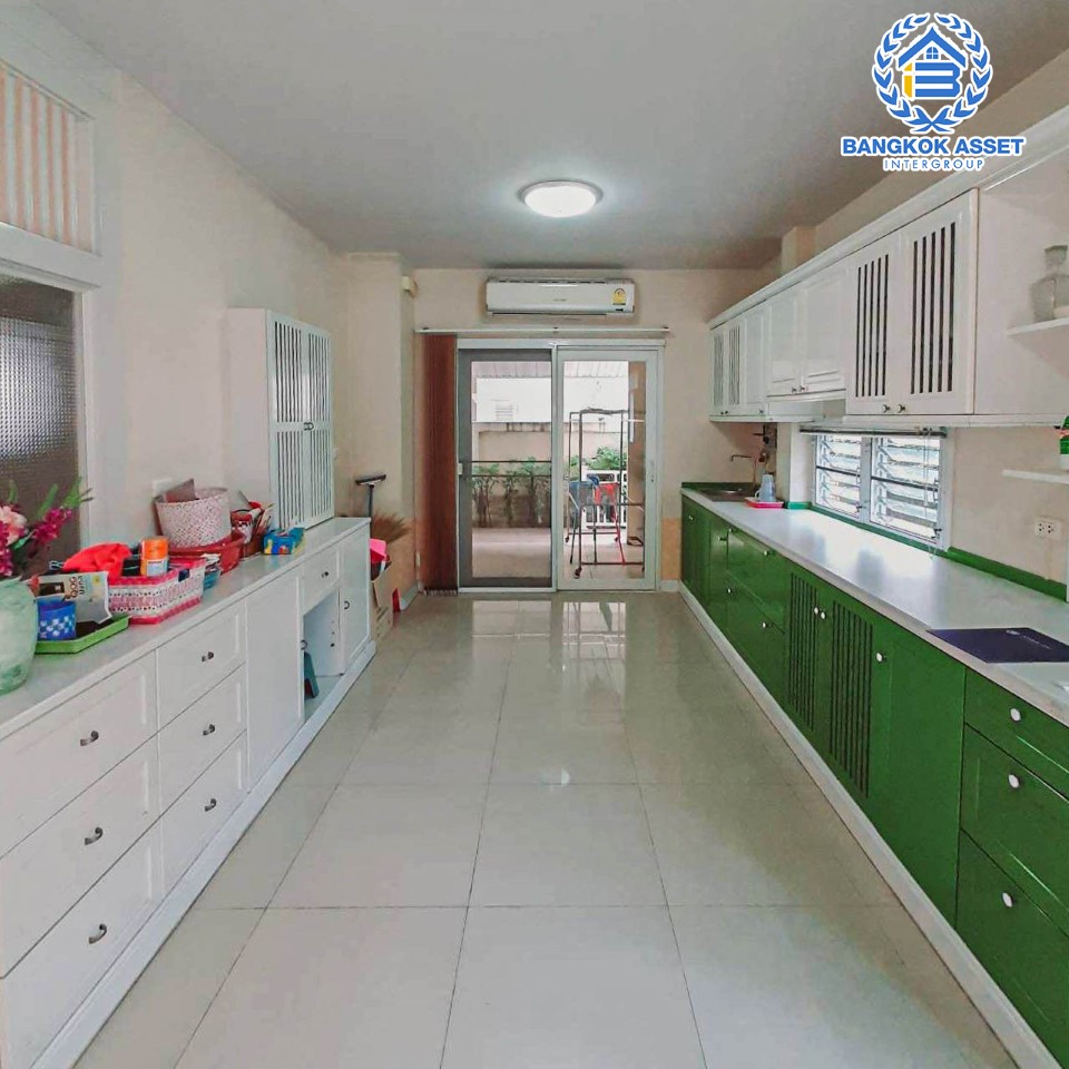 *****บ้านมือสองย่านนนทบุรี ม.เพอร์เฟคมาสเตอร์พีช รัตนาธิเบศร์ หลังมุม! เนื้อที่กว้างขวางแบบจัดเต็ม 106.7 ตร.ว. ฟังก์ชันจัดหนักถึง 5 ห้องนอน 5 ห้องน้ำ จอดรถได้ 2 คัน  บนทำเลติดถนนรัตนาธิเบศร์ ใกล้รถไฟฟ้าสายสีม่วง "สถานีไทรม้า" และทางด่วน "งามวงศ์วาน"